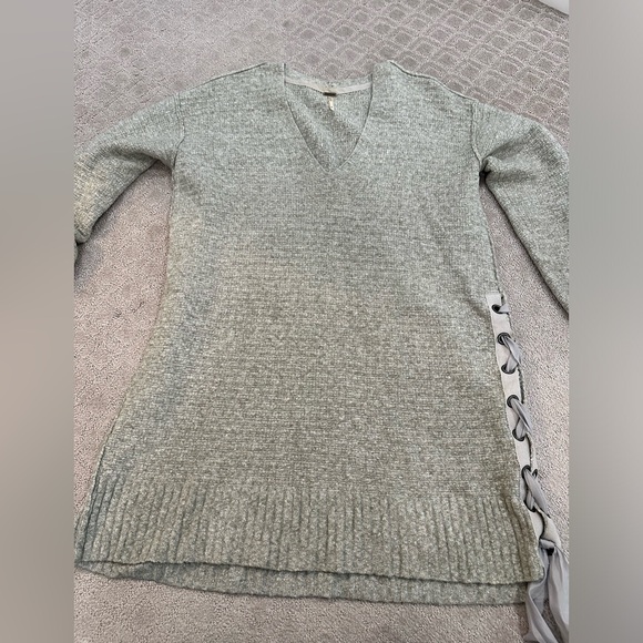 Free People V neck tunic sweater tie side, medium - Picture 3 of 7